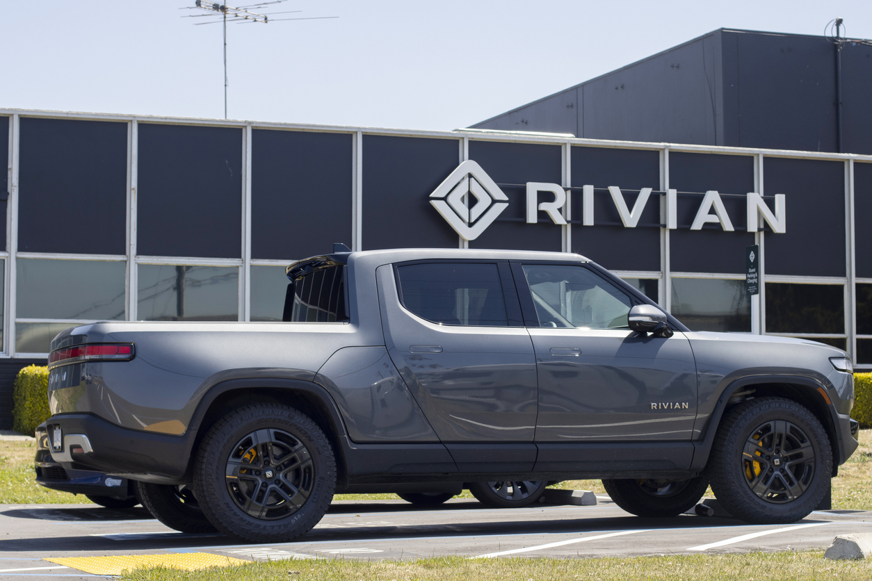 rivian r1t manufacturer